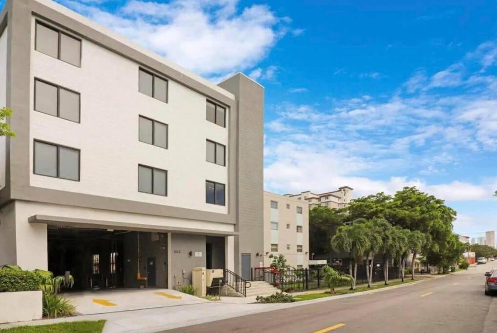 Apartment King Bed Brand New Oasis Minutes To Brickell Miami
